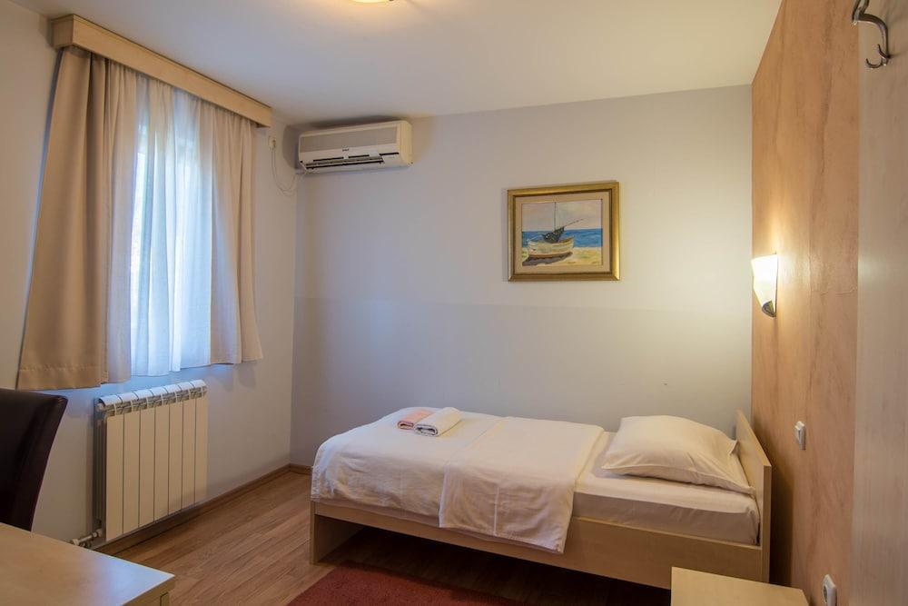 Hotel Ambiente Ποντγορίτσα Εξωτερικό φωτογραφία