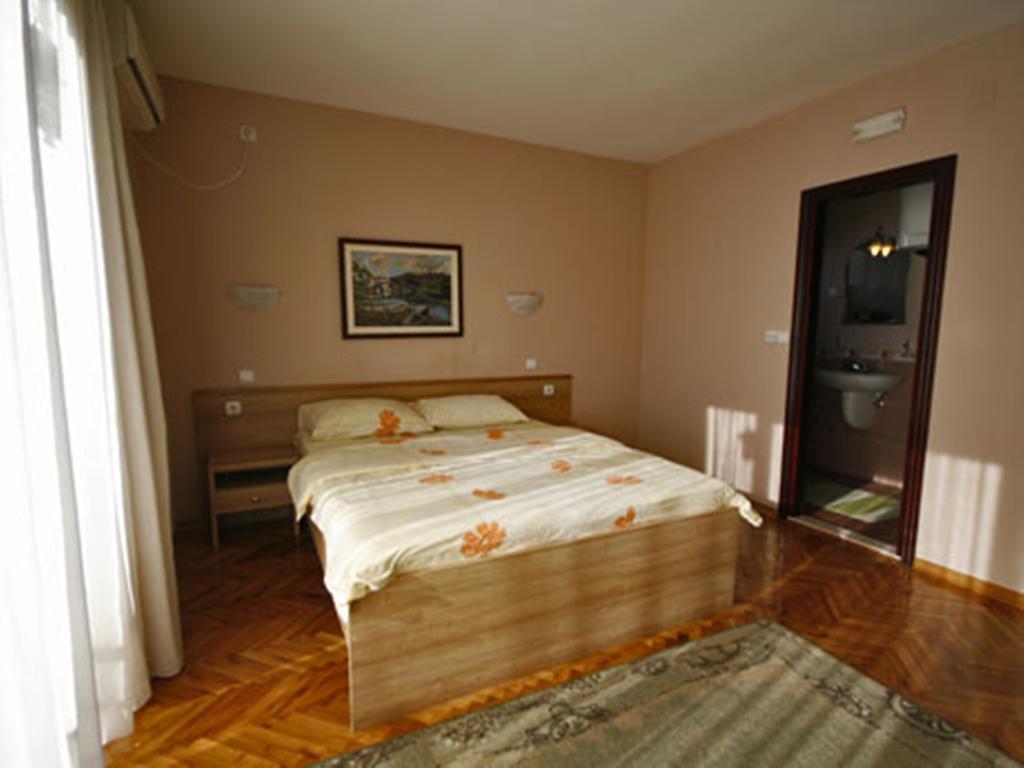Hotel Ambiente Ποντγορίτσα Δωμάτιο φωτογραφία