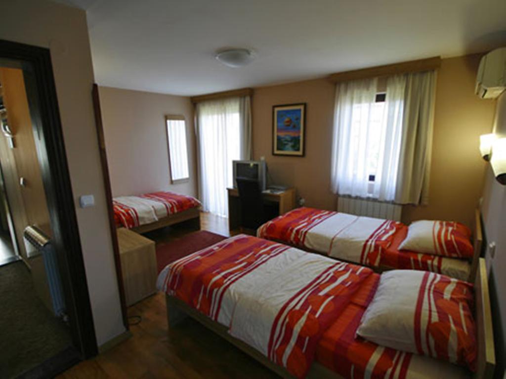 Hotel Ambiente Ποντγορίτσα Δωμάτιο φωτογραφία